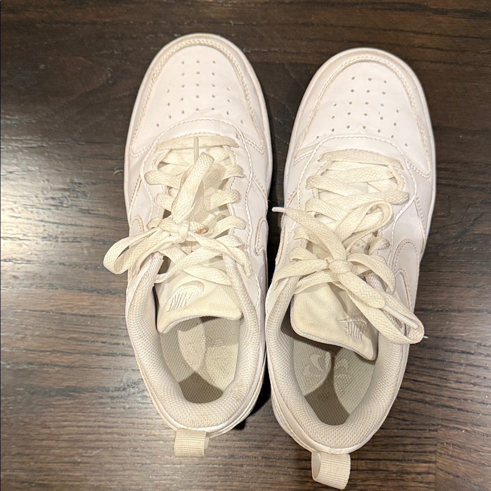 Nike White Borough Court Recraft Size 4 youth Low-Top Sneakers
